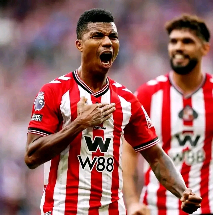 REINILDO MANDAVA BRILHA EM VITÓRIA DO SUNDERLAND NA PREMIER LEAGUE COM NOTA 7.6 NO SOFASCORE