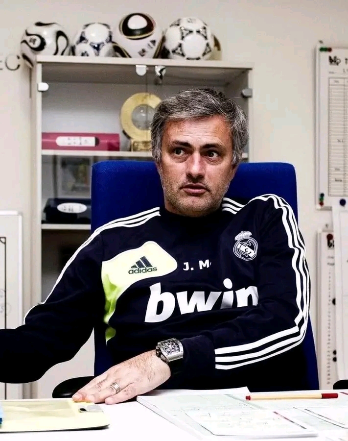 O FUTURO DE MOURINHO AGITA O MERCADO DE TRANSFERÊNCIA