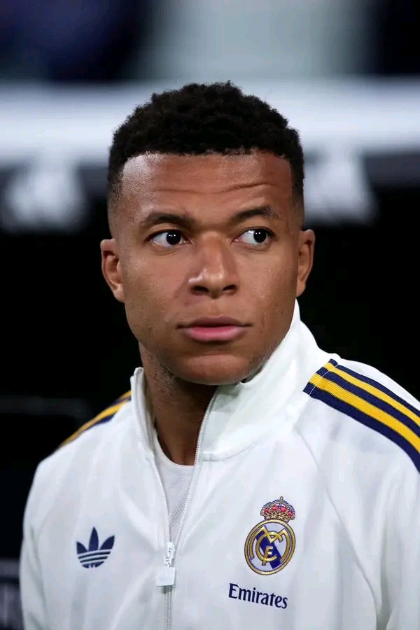 ADEPTOS DO REAL MADRID FAZEM PETIÇÃO PARA AFASTAR  MBAPPÉ.