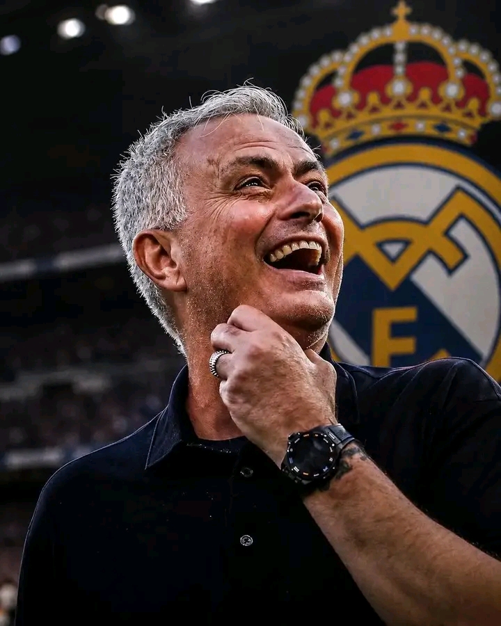NEGOCIAÇÃO COM MOURINHO É IMINENTE, PORTUGUÊS QUER VOLTA E PEDE CONTROLE TOTAL DO VESTIÁRIO.